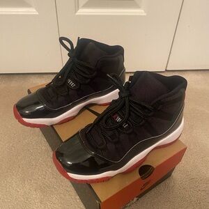 Jordan 11 Bred Sneakers